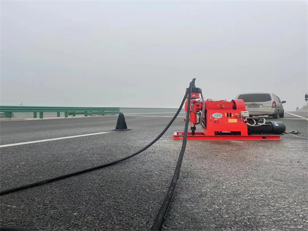 和龙马路路基路面开裂下沉注浆加固灌浆